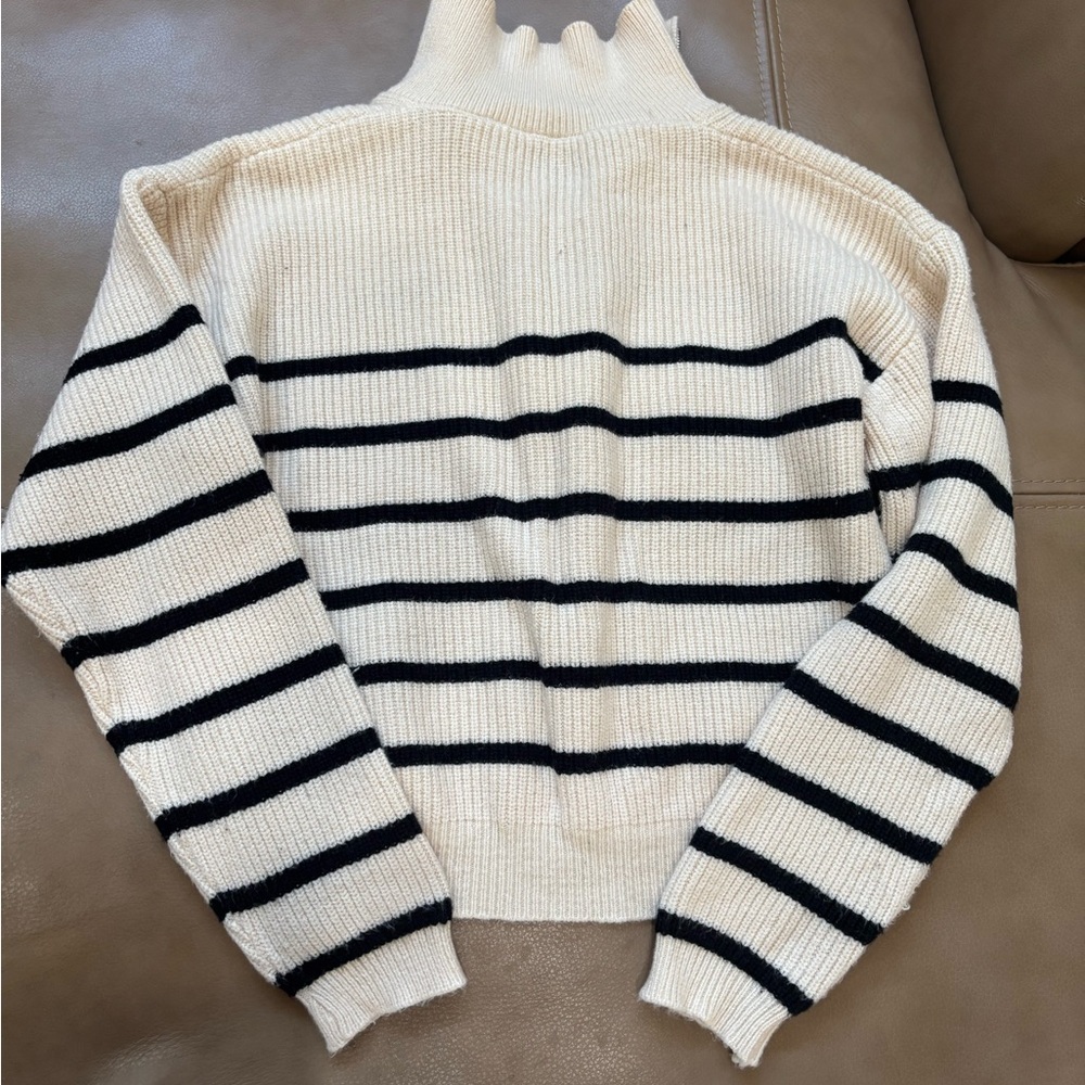 White and Black Striped cropped Knit Sweater - Picture 3 of 4